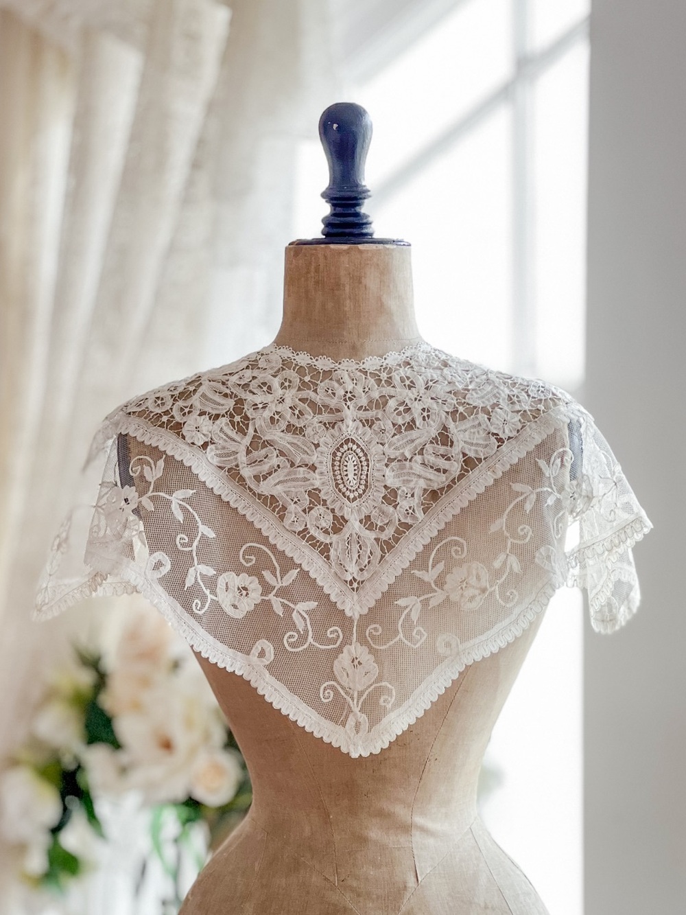 Antique Princess Lace Collar Bridal Capelet